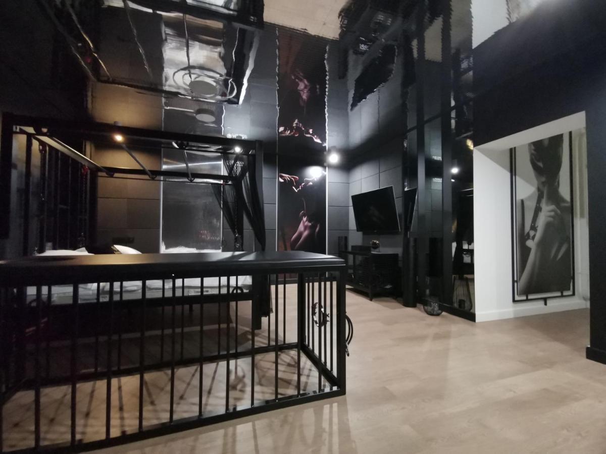 Bdsm Apartament Czestochowa Luxxx - Adults Only - Tylko Dla Doroslych エクステリア 写真